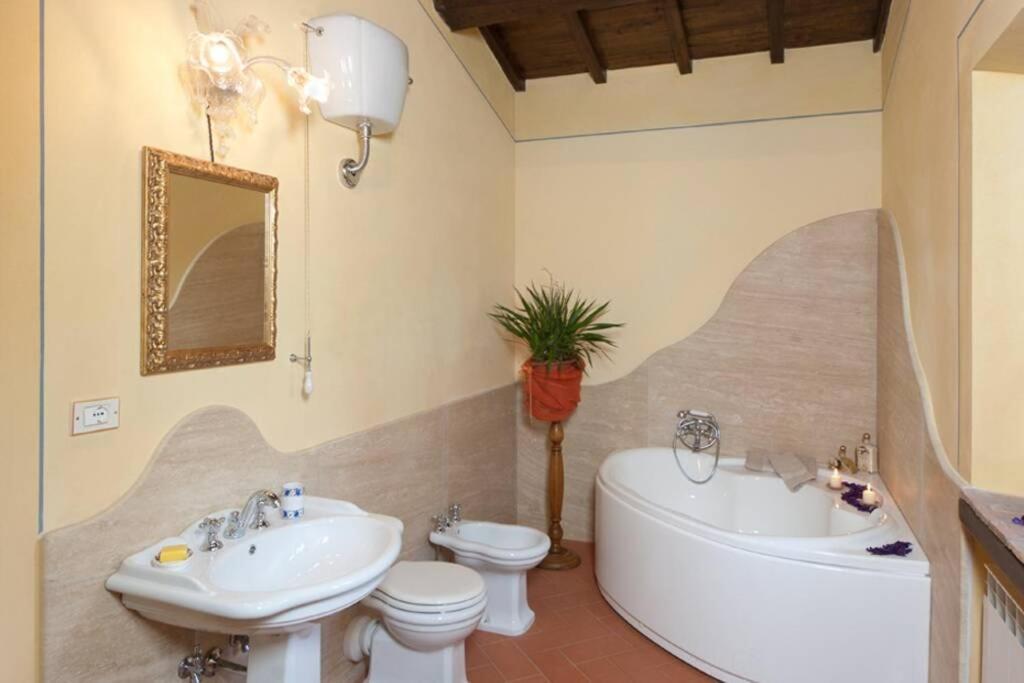 Villa Liz Tuscany, Private Pool, Hot Tub, Property Fenced, Pets Allowed Poppi Kültér fotó