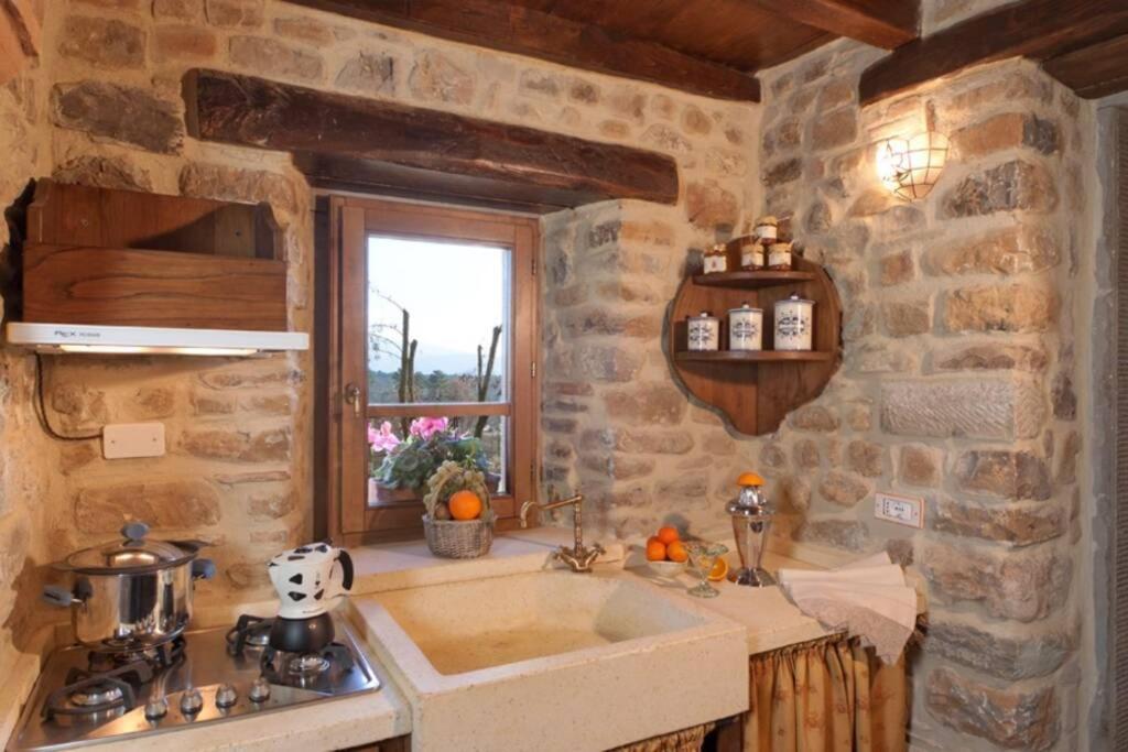 Villa Liz Tuscany, Private Pool, Hot Tub, Property Fenced, Pets Allowed Poppi Kültér fotó