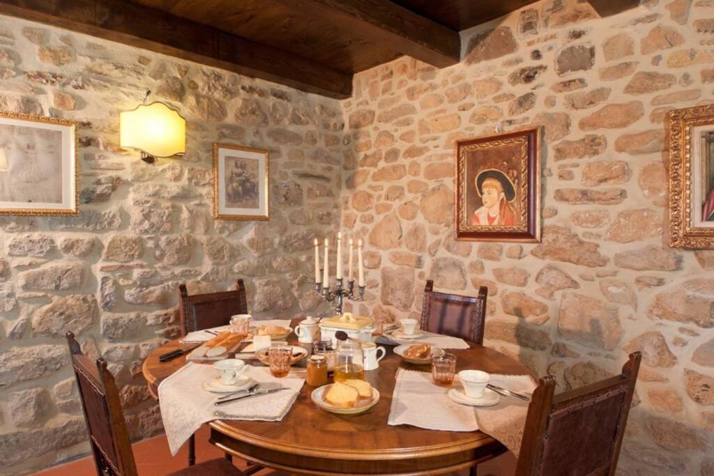 Villa Liz Tuscany, Private Pool, Hot Tub, Property Fenced, Pets Allowed Poppi Kültér fotó